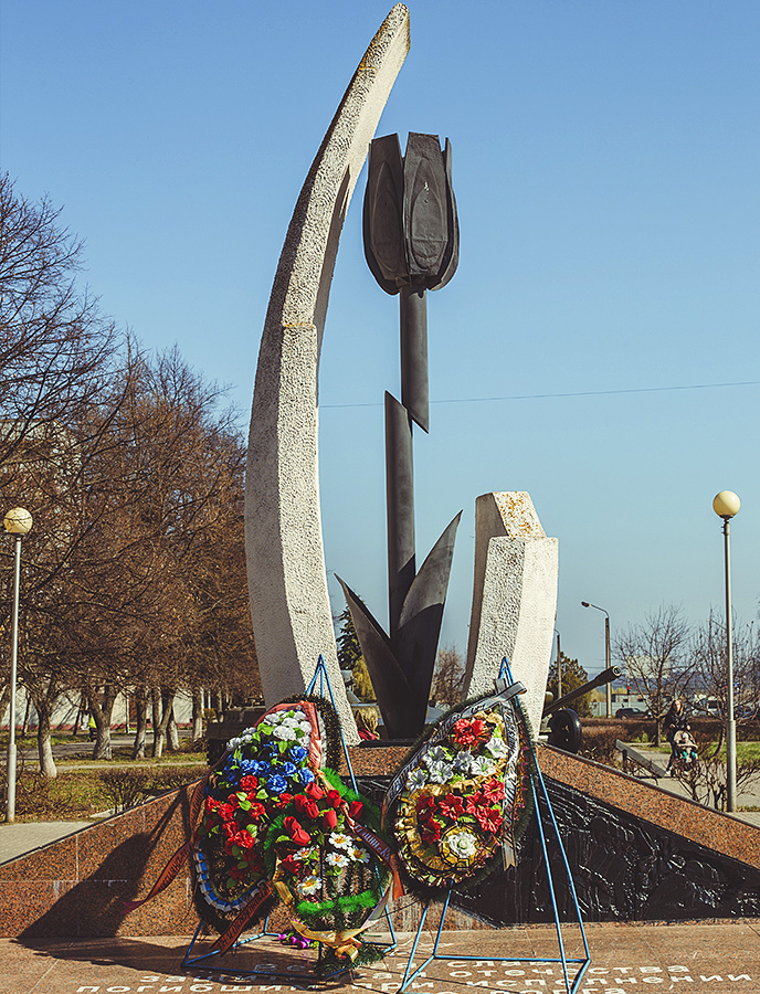 Памятник мемориал черный тюльпан Норильск