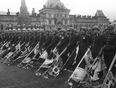 75 ЛЕТ НАЗАД СОСТОЯЛСЯ ПЕРВЫЙ ПАРАД ПОБЕДЫ